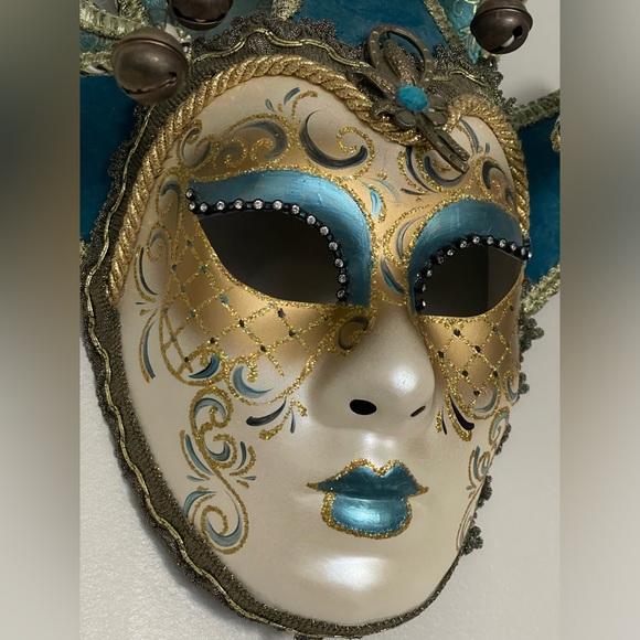 Teal and gold jester face mask - Picture 8 of 8